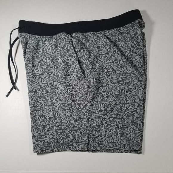 Lululemon THE Short Size Extra Large 7.5" Inseam Gray Abstract Geometric Mens - Picture 1 of 9